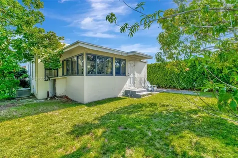 2763 NW 3rd Street Miami FL 33125