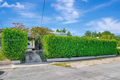 2763 NW 3rd Street Miami FL 33125