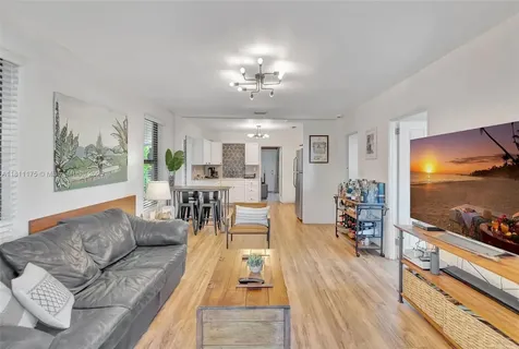 2763 NW 3rd Street Miami FL 33125
