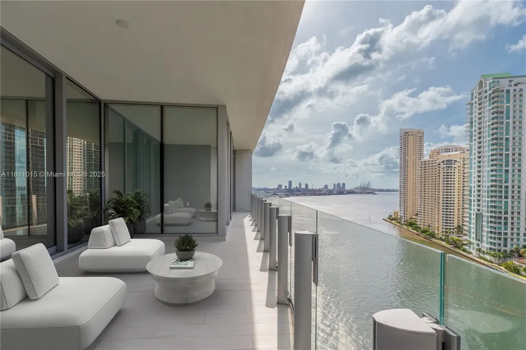 300 Biscayne Blvd Way Miami FL 33131