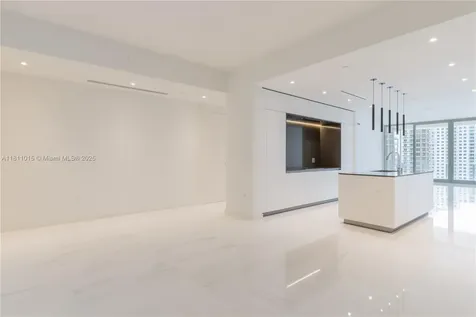 300 Biscayne Blvd Way Miami FL 33131