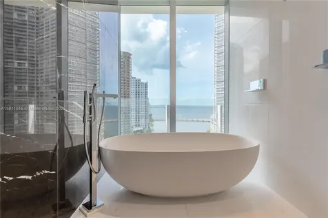 300 Biscayne Blvd Way Miami FL 33131