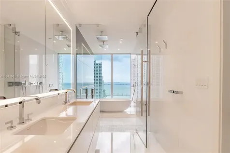 300 Biscayne Blvd Way Miami FL 33131