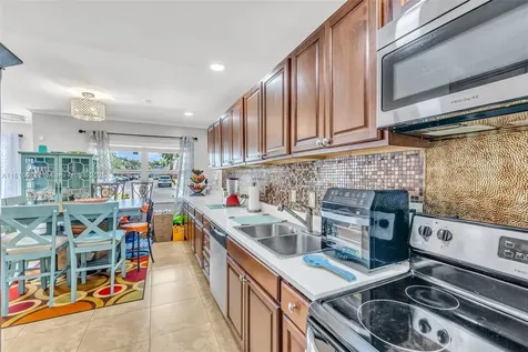 2316 SW 81st Way North Lauderdale FL 33068