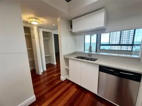 520 Brickell Key Drive Miami FL 33131