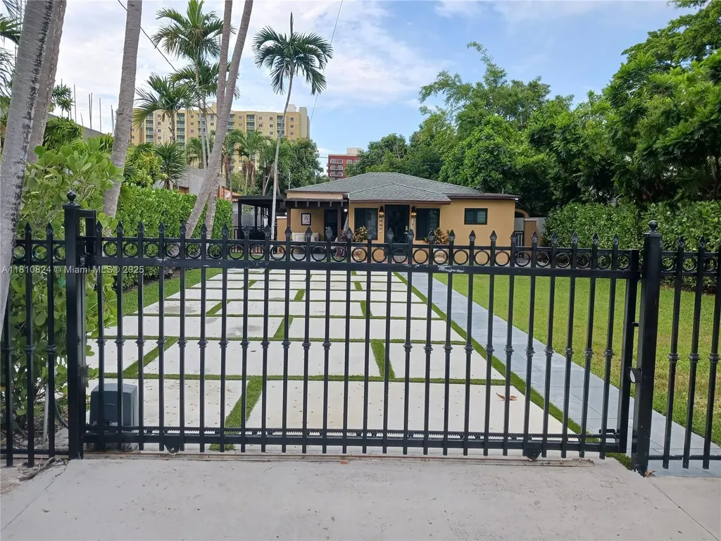 3429 SW 23rd Terrace Miami FL 33145