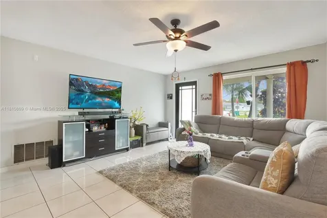 5723 NW 69th Avenue Tamarac FL 33321
