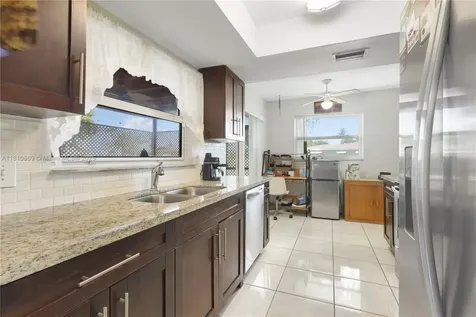 5723 NW 69th Avenue Tamarac FL 33321