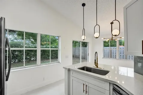 7325 Flores Way Margate FL 33063