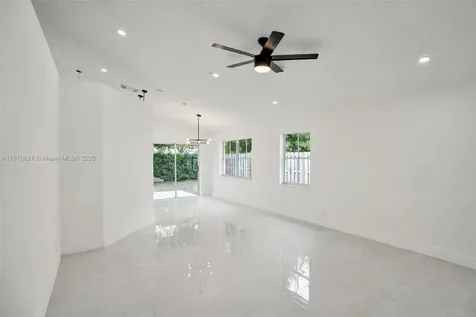 7325 Flores Way Margate FL 33063