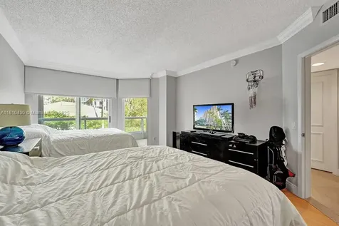 21055 Yacht Club Drive Aventura FL 33180