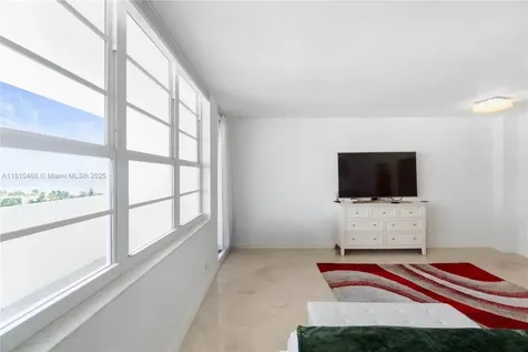100 Lincoln Road Miami Beach FL 33139