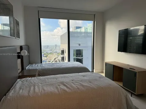 159 NE 6th Street Miami FL 33132