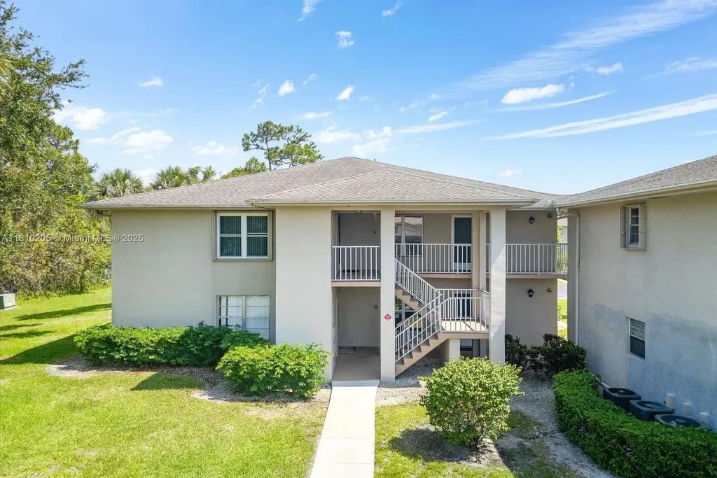 20 Lake Vista Trail Port St. Lucie FL 34952