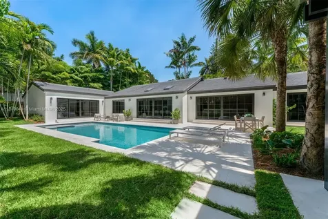 3883 Wood Avenue Miami FL 33133