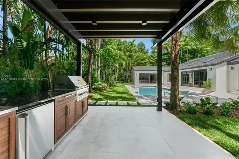 3883 Wood Avenue Miami FL 33133