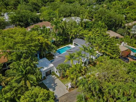 3883 Wood Avenue Miami FL 33133