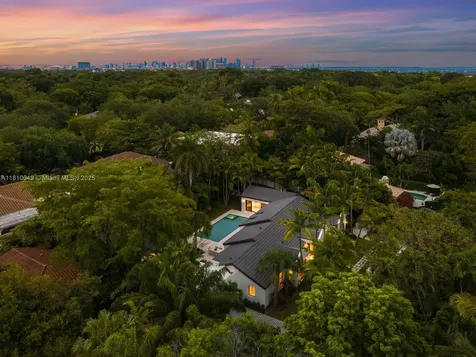 3883 Wood Avenue Miami FL 33133