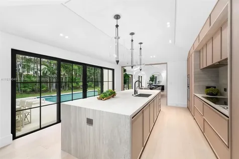 3883 Wood Avenue Miami FL 33133