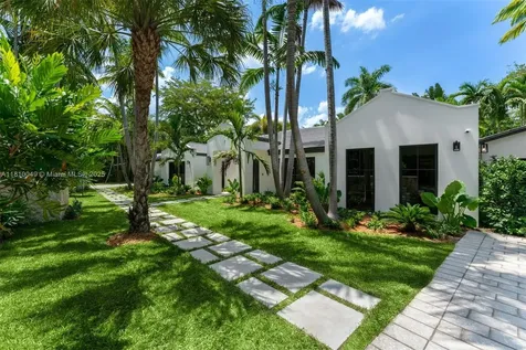 3883 Wood Avenue Miami FL 33133
