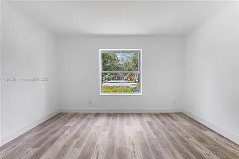 7572 NW 3rd Street Plantation FL 33317