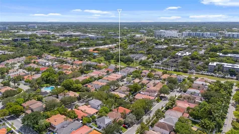 7572 NW 3rd Street Plantation FL 33317