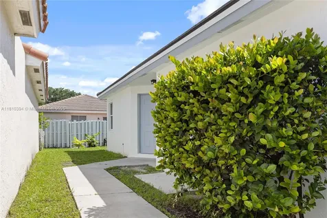 7572 NW 3rd Street Plantation FL 33317