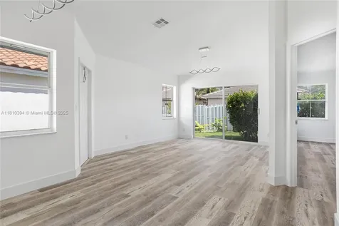 7572 NW 3rd Street Plantation FL 33317