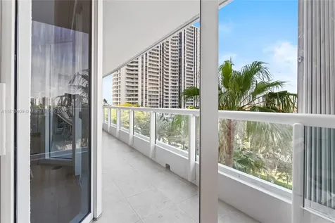 21205 Yacht Club Drive Aventura FL 33180