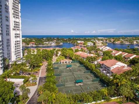 21205 Yacht Club Drive Aventura FL 33180