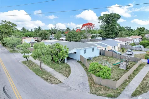 1013 S 24th Avenue Hollywood FL 33020