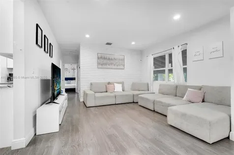 1013 S 24th Avenue Hollywood FL 33020