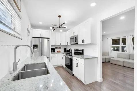 1013 S 24th Avenue Hollywood FL 33020