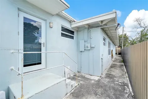 1013 S 24th Avenue Hollywood FL 33020