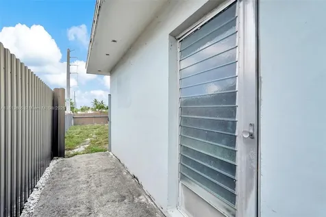 1013 S 24th Avenue Hollywood FL 33020