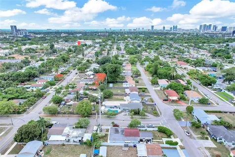 1013 S 24th Avenue Hollywood FL 33020