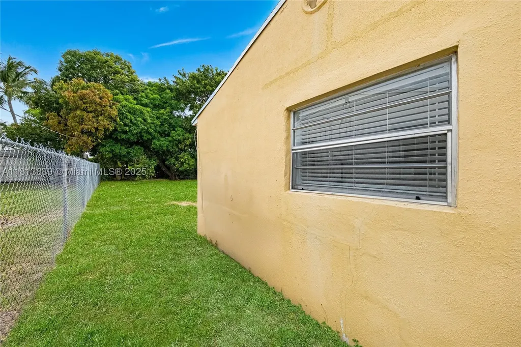 2431 Rodman Street Hollywood FL 33020