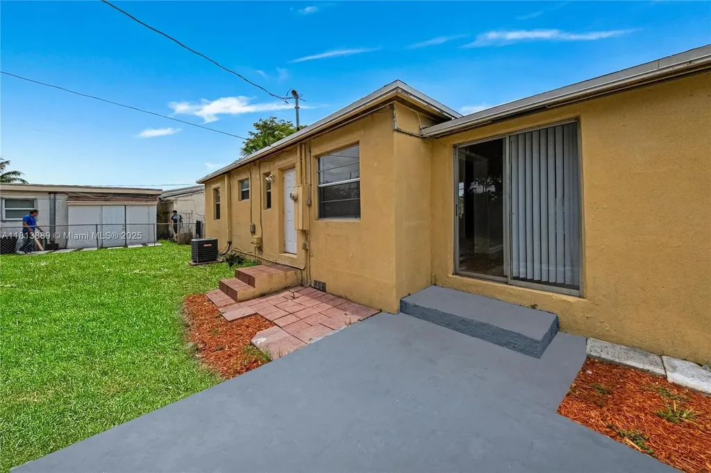 2431 Rodman Street Hollywood FL 33020