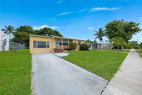 2431 Rodman Street Hollywood FL 33020