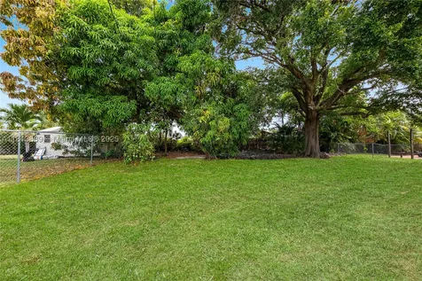 2431 Rodman Street Hollywood FL 33020