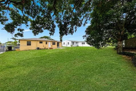 2431 Rodman Street Hollywood FL 33020