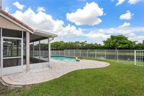 210 Somerset Way Weston FL 33326
