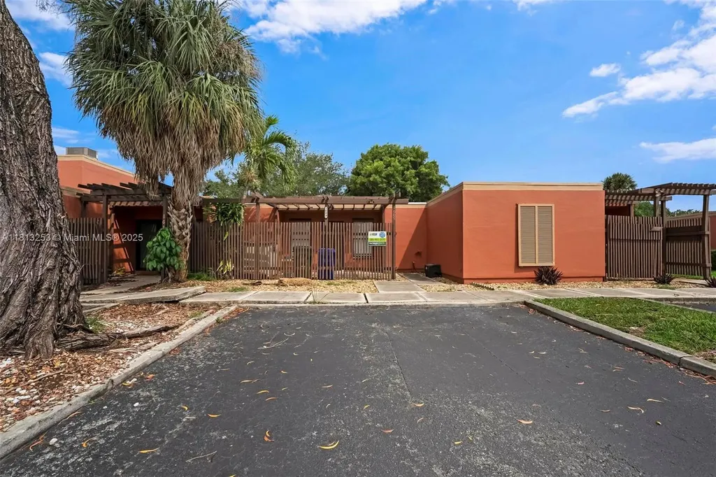 1609 Fairway Road Pembroke Pines FL 33026