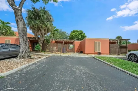 1609 Fairway Road Pembroke Pines FL 33026