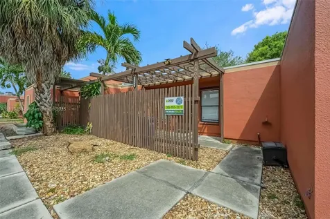 1609 Fairway Road Pembroke Pines FL 33026