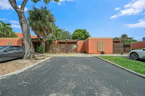 1609 Fairway Road Pembroke Pines FL 33026