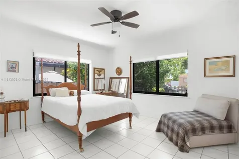 525 NW 32nd Avenue Miami FL 33125