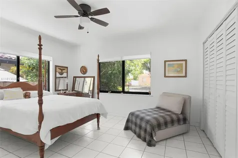 525 NW 32nd Avenue Miami FL 33125