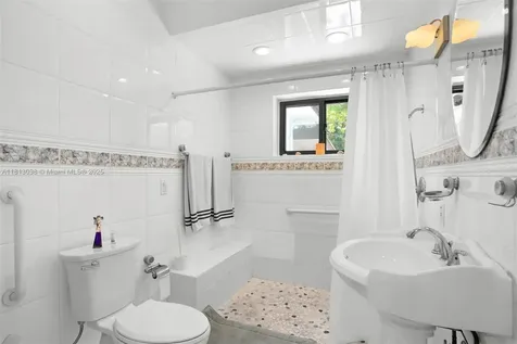 525 NW 32nd Avenue Miami FL 33125