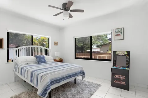 525 NW 32nd Avenue Miami FL 33125